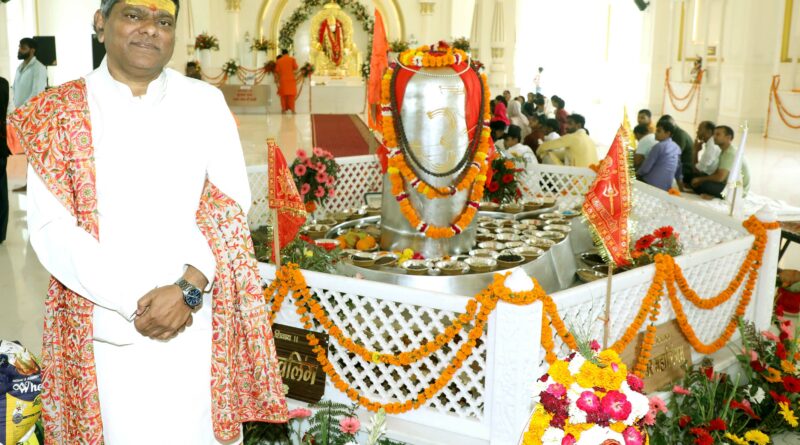 World’s Largest 5,211-kg Parad Shivling Created by Raghunath Guruji; Grand Pran Pratishtha Held in Haridwar